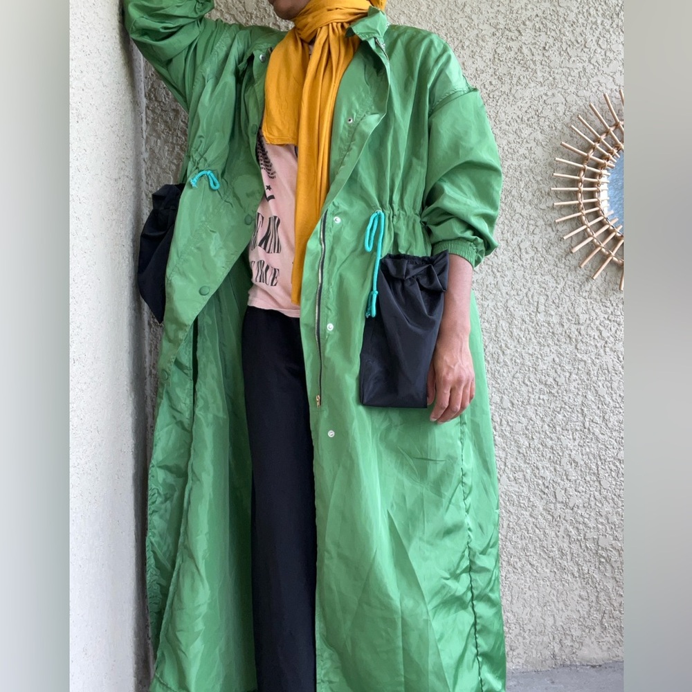 Maxi windbreaker with pockets